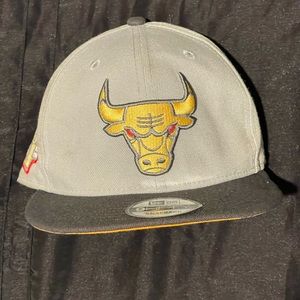 Chicago Bulls Golden Bull 6x Champion Snapback Hat